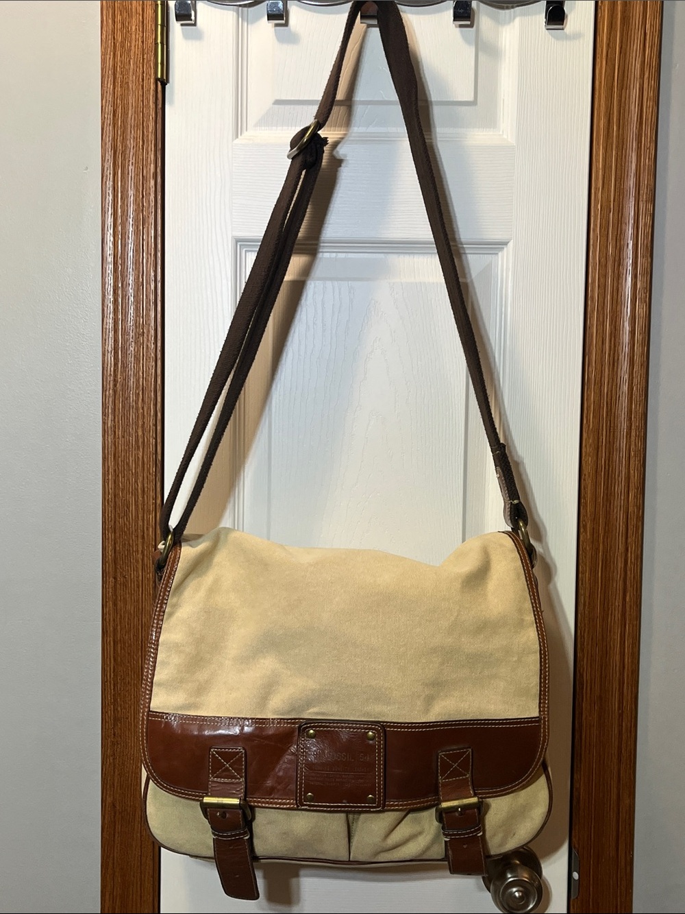 FOSSIL Tan Canvas w/ Brown Leather Trim & Brown Strap Messenger Bag Commuter Bag